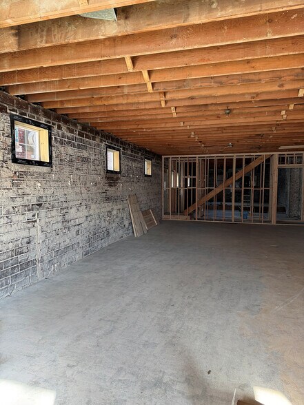 More Photos Of 113 1st Ave NE, Clarion General Retail For Lease