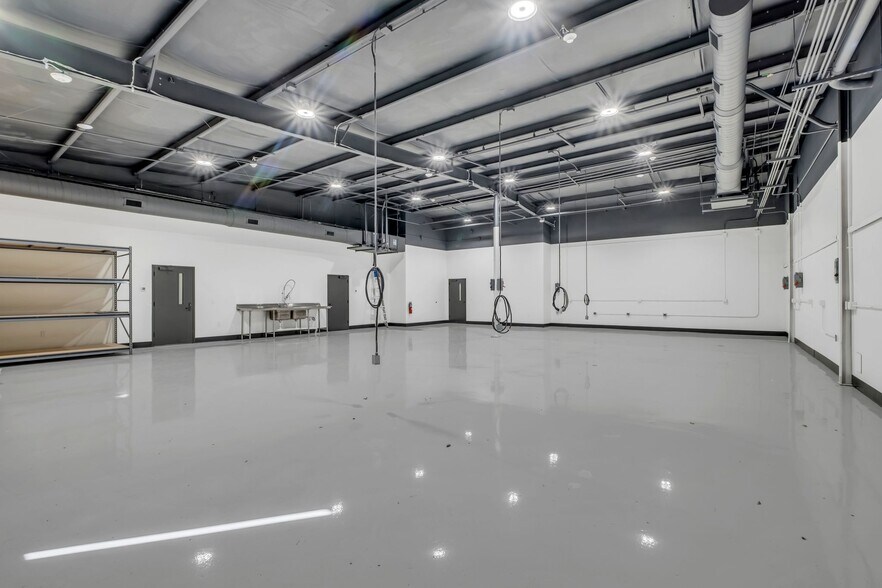 More Photos Of 2200 8th Ave S, Nashville Showroom For Lease