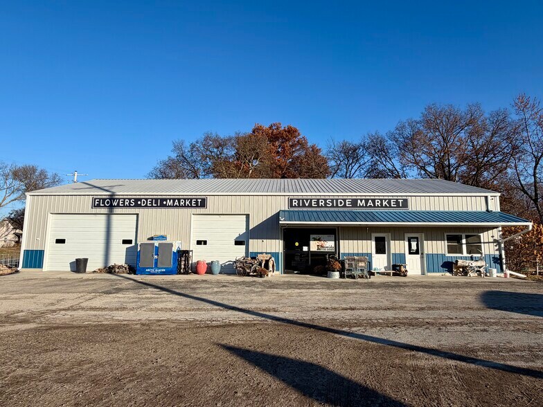 More Photos Of 203 W 5th St, Blue Rapids Service For Sale