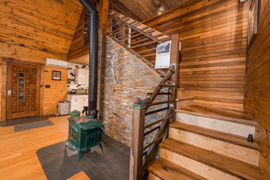 More Photos Of 55533 McKenzie River Dr, Mckenzie Bridge Industrial For Sale