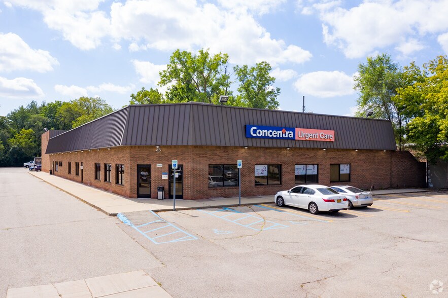 Primary Photo Of 34095 Plymouth Rd, Livonia Medical For Sale