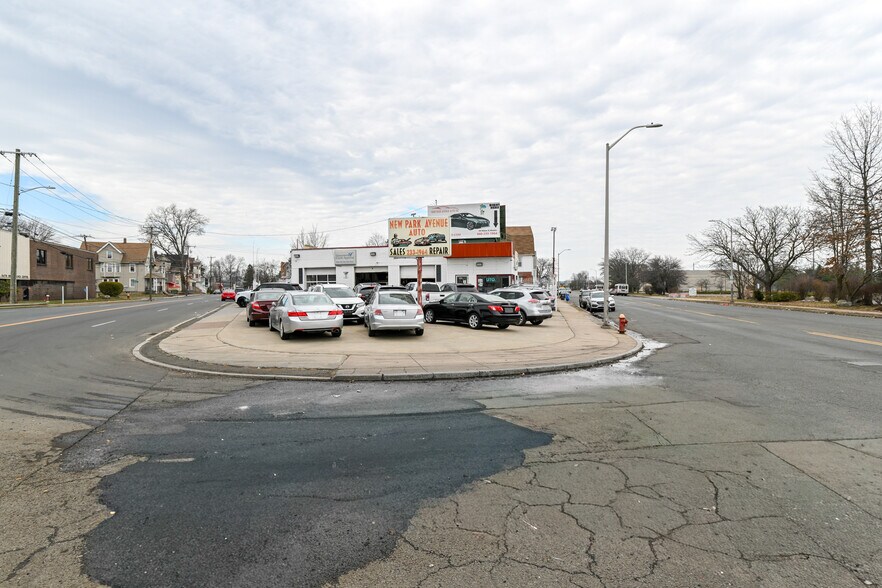 More Photos Of 385 New Park Ave, Hartford Auto Repair For Sale