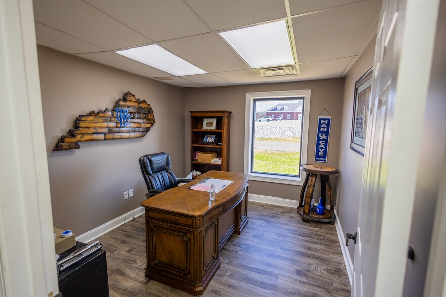 More Photos Of 252 Commerce Dr, Tompkinsville Warehouse For Sale