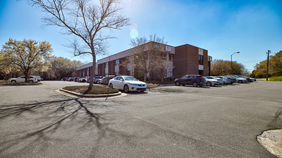 More Photos Of 10801 Johnston Rd, Charlotte Office For Lease