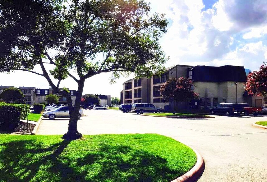 More Photos Of 206 Plaza Verde Dr, Houston Apartments For Sale