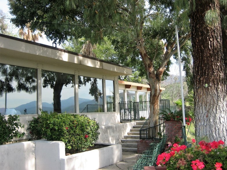 More Photos Of 670 Kendall Dr, San Bernardino Restaurant For Sale