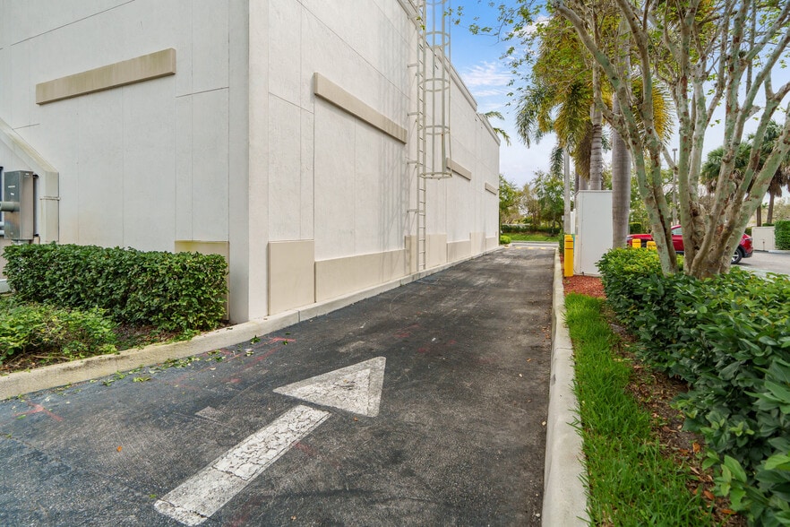 More Photos Of 4690 N State Road 7, Coconut Creek Unknown For Lease