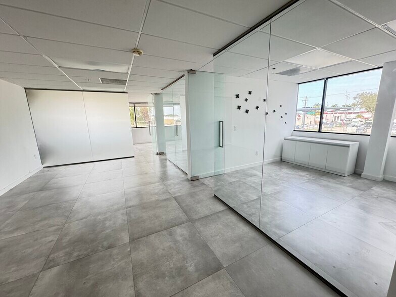 More Photos Of 2870 Stirling Rd, Hollywood Light Distribution For Lease
