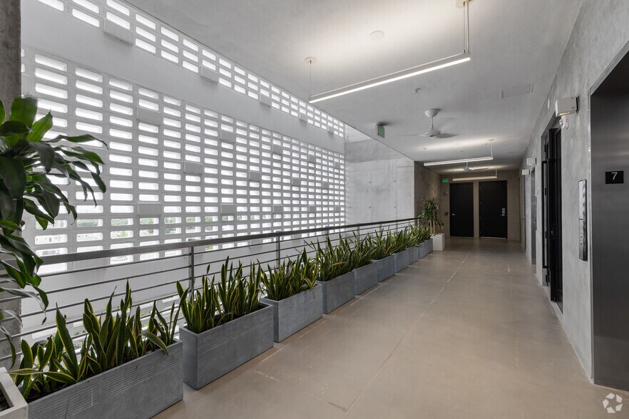 More Photos Of 218 NW 24th St, Miami Office Residential For Lease