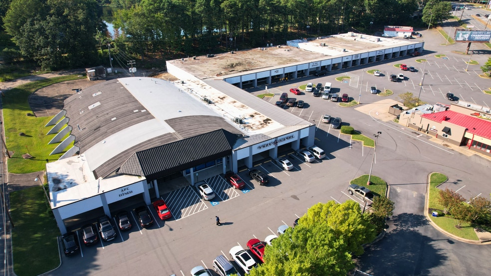 More Photos Of 2800-3018 S University Ave, Little Rock Unknown For Lease