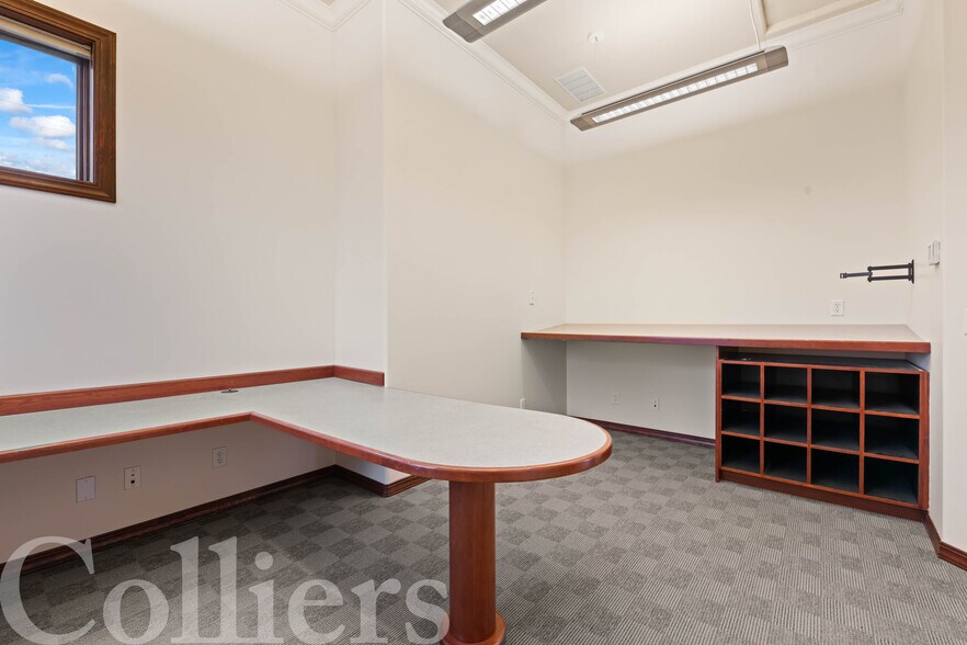 More Photos Of 2313 W Overland Rd, Boise Office For Sale