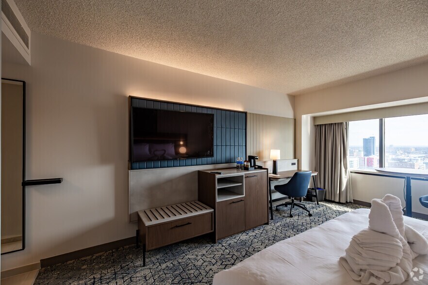 More Photos Of 75 E State St, Columbus Hotel For Sale