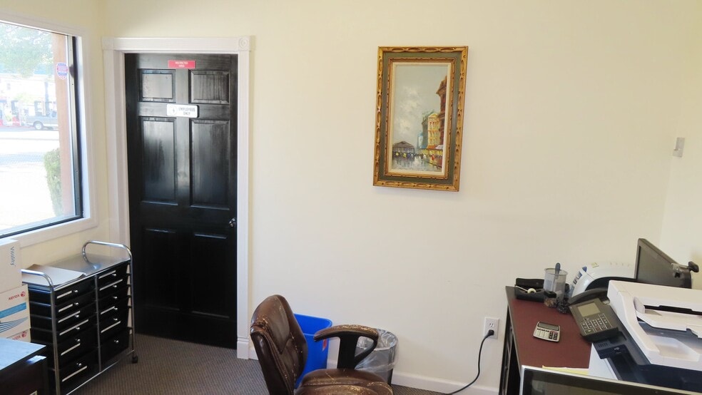 More Photos Of 108 Grant Ave, Plainfield Light Distribution For Lease