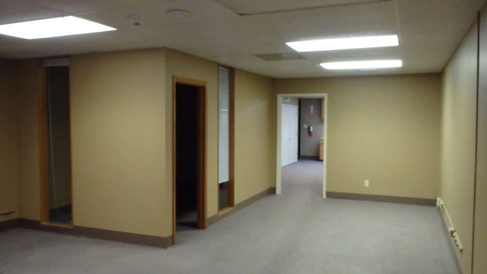 More Photos Of 1308 Boston Ave, Nederland Bank For Sale