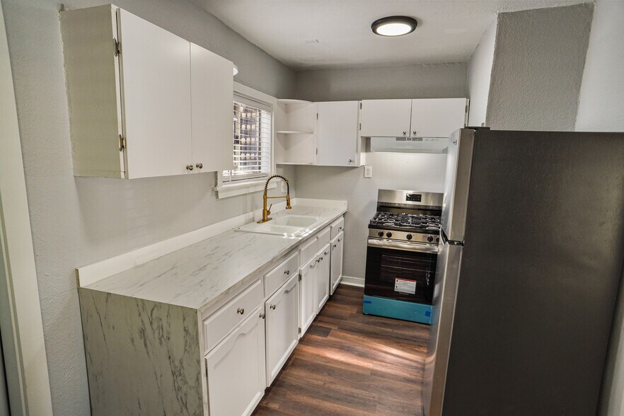 More Photos Of 5724-5726 La Mirada Ave, Los Angeles Apartments For Sale