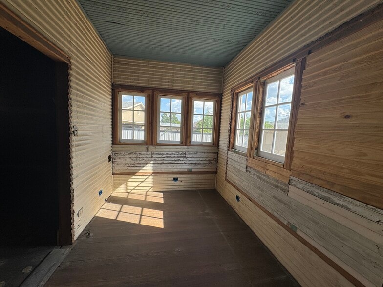 More Photos Of 4219 S Presa St, San Antonio General Retail For Sale