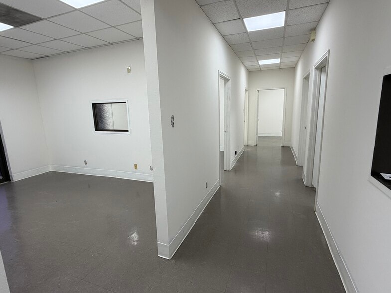 More Photos Of 9572 Kempwood Dr, Houston Light Manufacturing For Sale