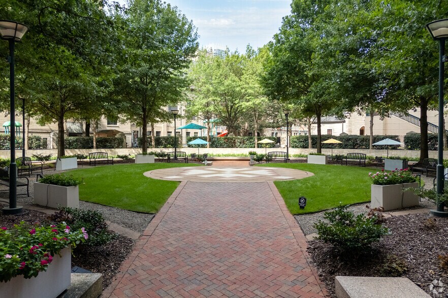 More Photos Of 525 N Tryon St, Charlotte Office For Lease