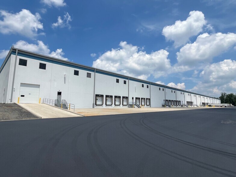 More Photos Of 450 E Moorestown Rd, Wind Gap Distribution For Lease