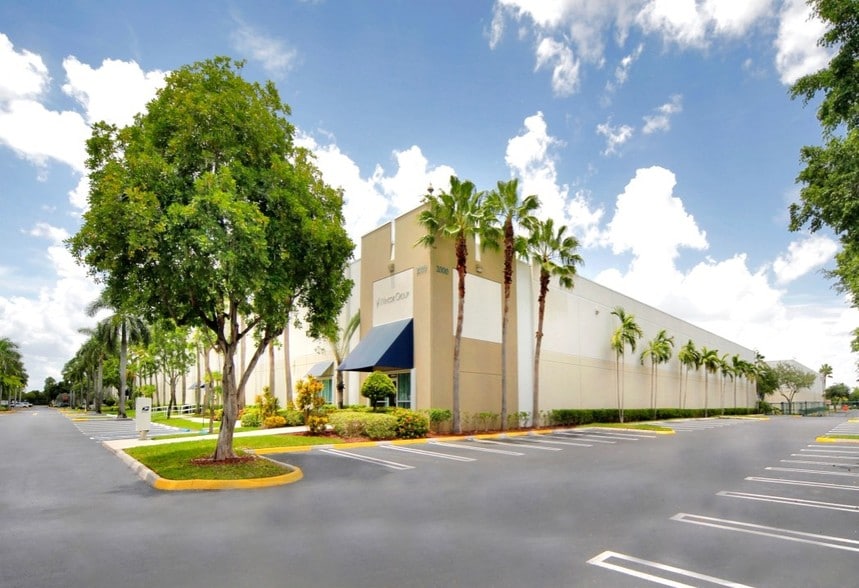 More Photos Of 2000 NW 97th Ave, Doral Warehouse For Lease