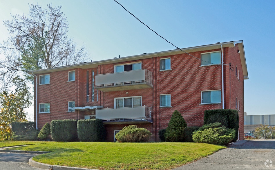 More Photos Of 160-172 Westmount St, Oshawa Apartments For Sale