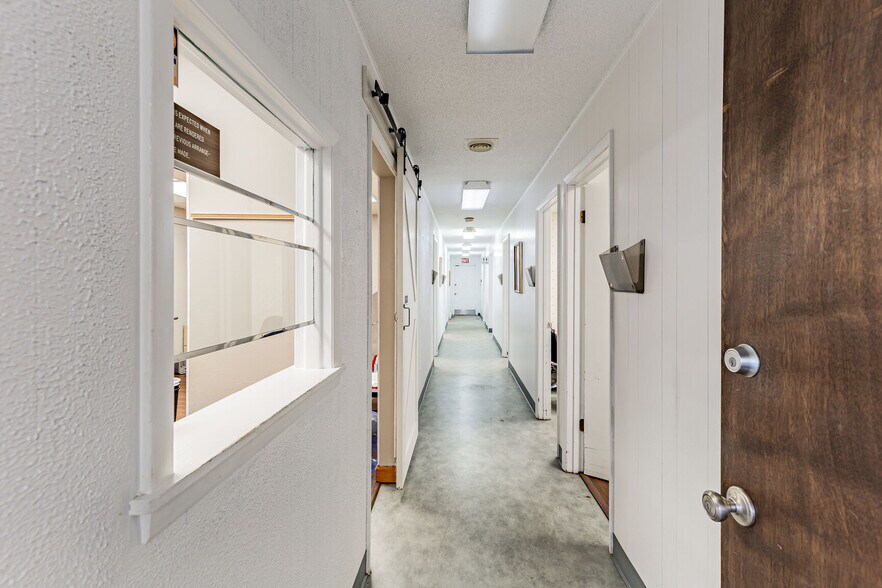 More Photos Of 701 W Fairchild St, Danville Medical For Lease