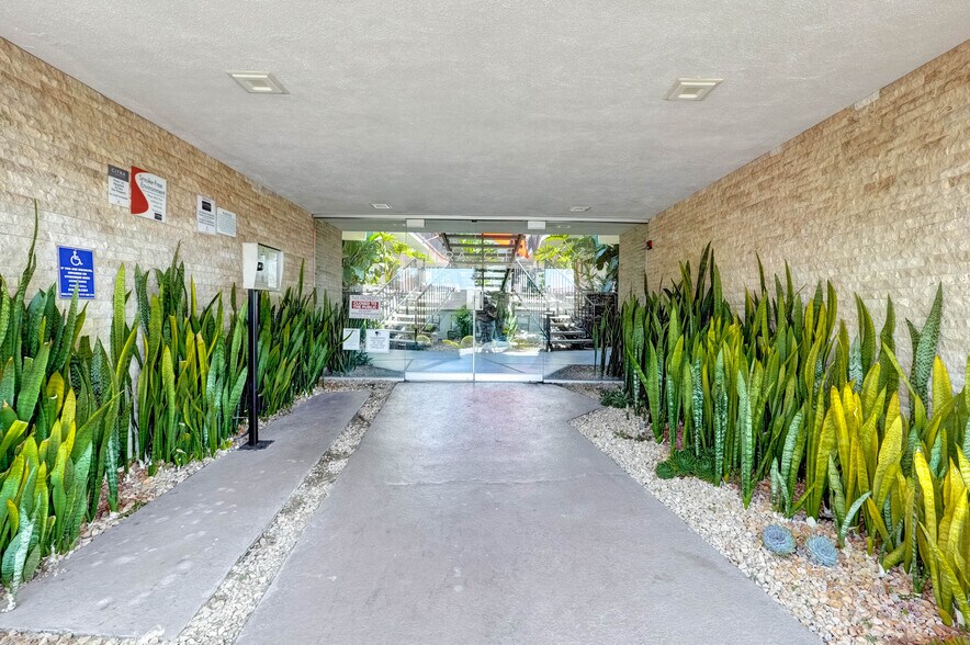 More Photos Of 700 S 6th St, Burbank Apartments For Sale