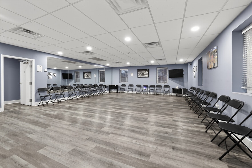 More Photos Of 1501 N Walnut St, Wilmington Office For Sale