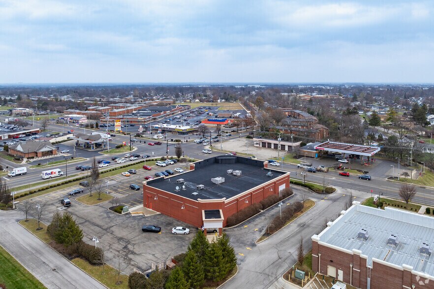 More Photos Of 3575 Broadway, Grove City Drugstore For Sale