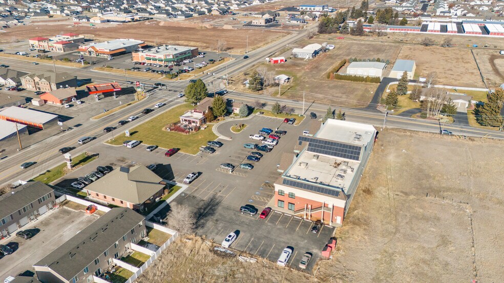 More Photos Of 3544 E 17th St, Ammon General Retail For Lease