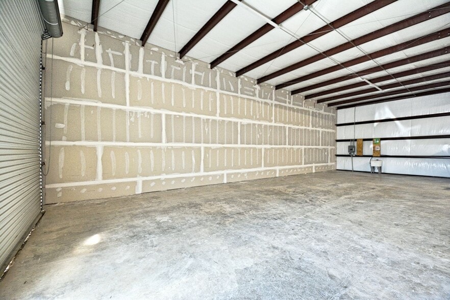 More Photos Of 120 E Zipp Rd, New Braunfels General Retail For Sale