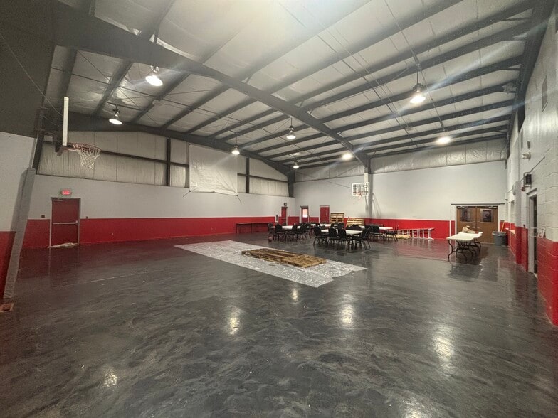 More Photos Of 961 E Maple St, Holly Religious Facility For Sale