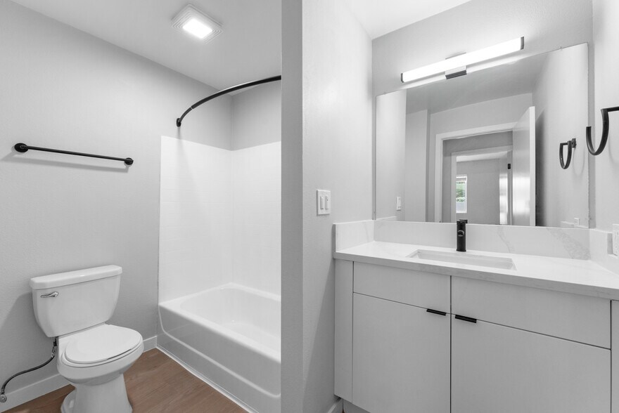 More Photos Of 1400 Venice Blvd, Venice Apartments For Sale