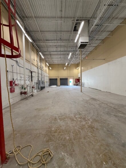 Primary Photo Of 8102 Blanding Blvd, Jacksonville Storefront For Lease