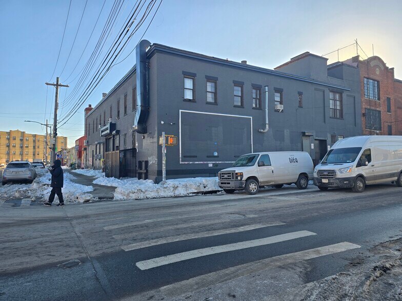 More Photos Of 600 Johnson Ave, Brooklyn Warehouse For Lease