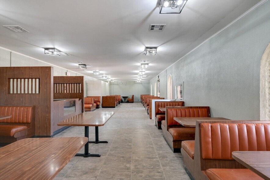 More Photos Of 2200-2204 S WW White Rd, San Antonio Restaurant For Lease