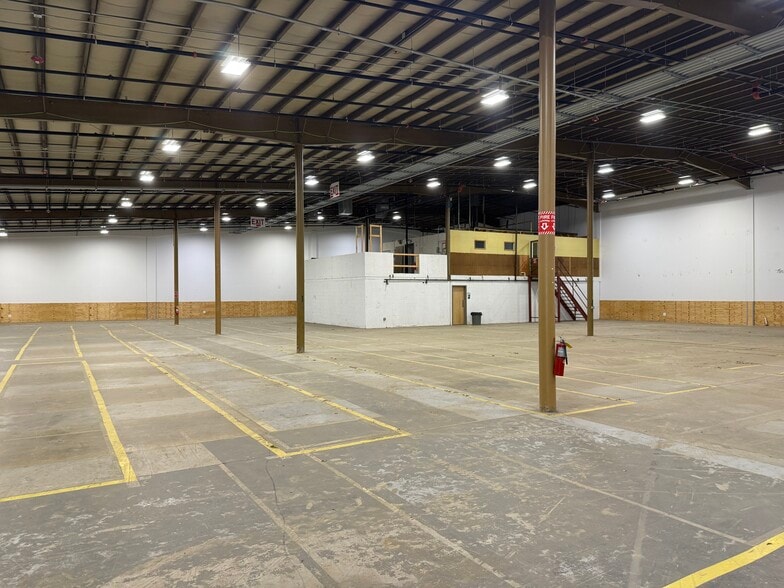 More Photos Of 1 Progress Dr, Dover Light Distribution For Lease