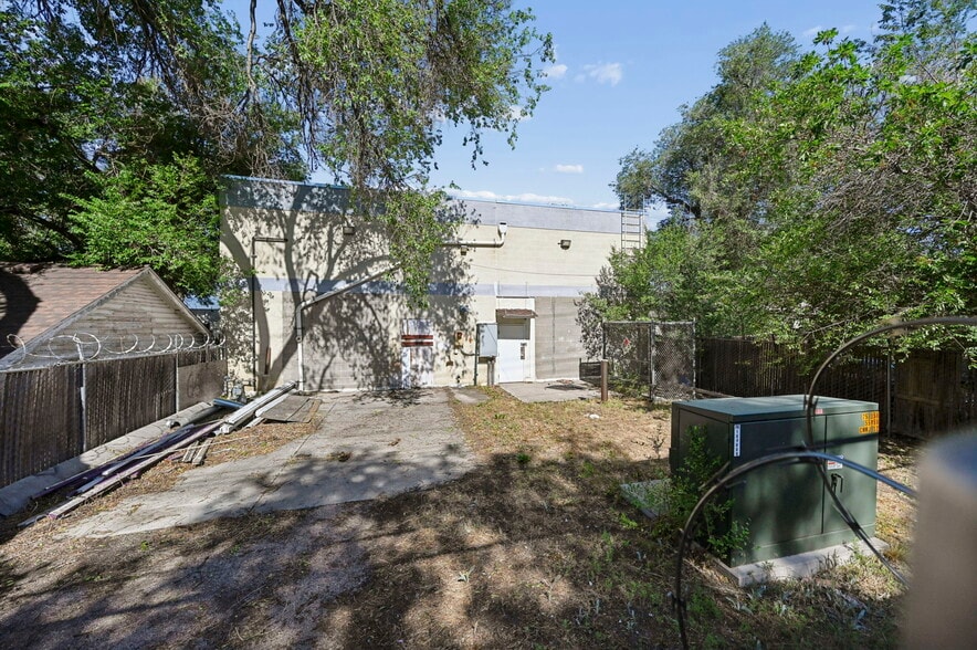 More Photos Of 319 N Bonfoy Ave, Colorado Springs Warehouse For Sale