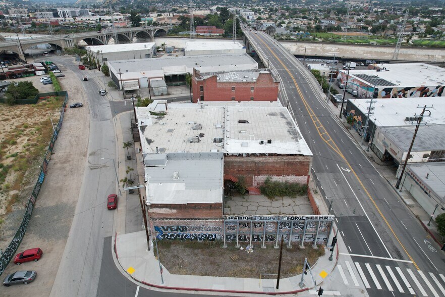 More Photos Of 1727 N Spring St, Los Angeles Industrial For Sale