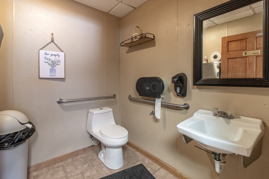 More Photos Of 13524 S Eagle Valley Rd, Tyrone Restaurant For Sale