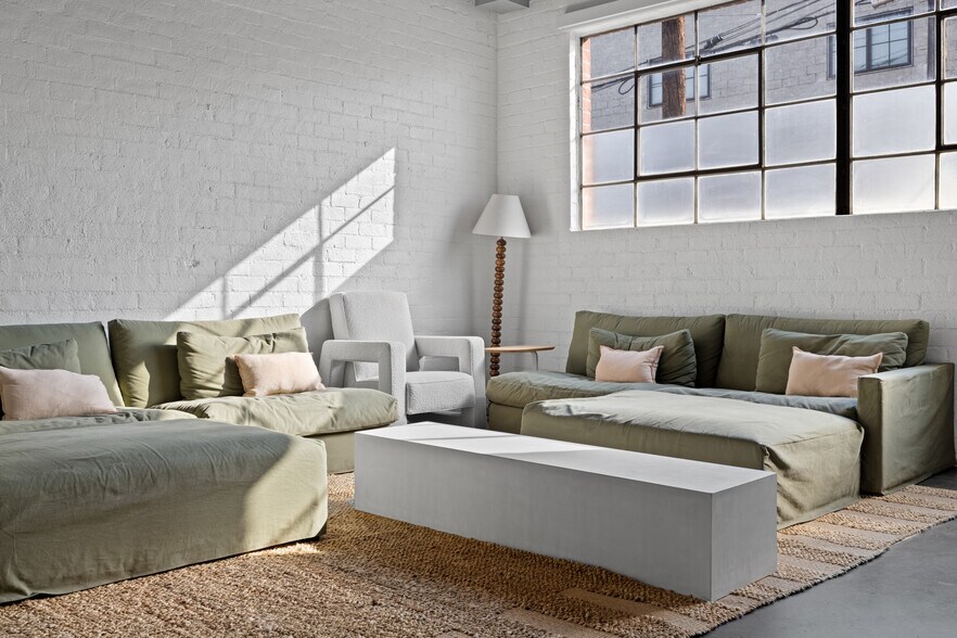 More Photos Of 523 Victoria Ave, Venice Loft Creative Space For Lease