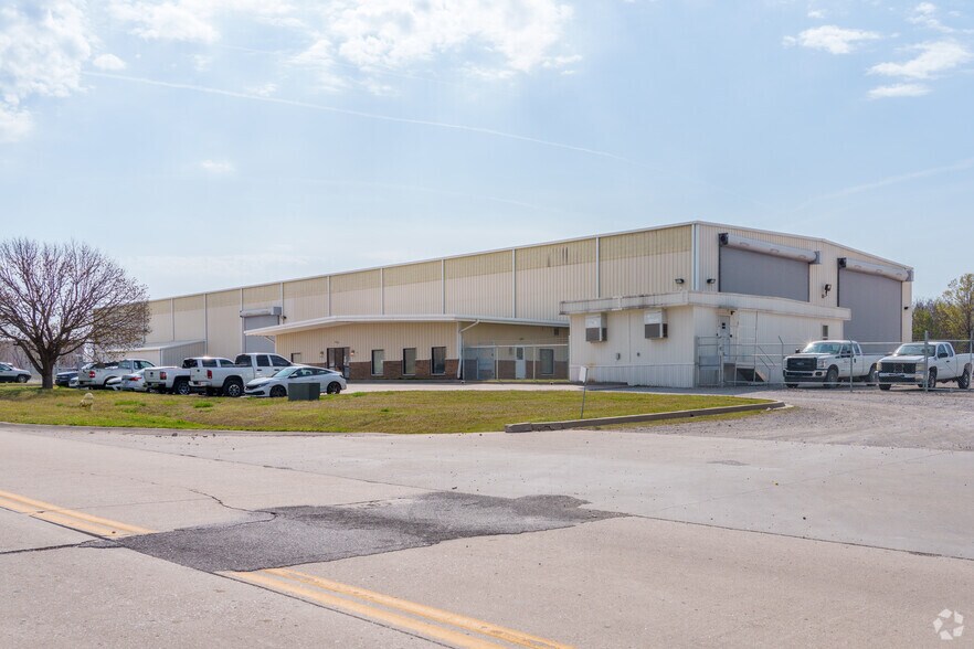 Primary Photo Of 1220 W Keystone Ave, Catoosa Manufacturing For Sale