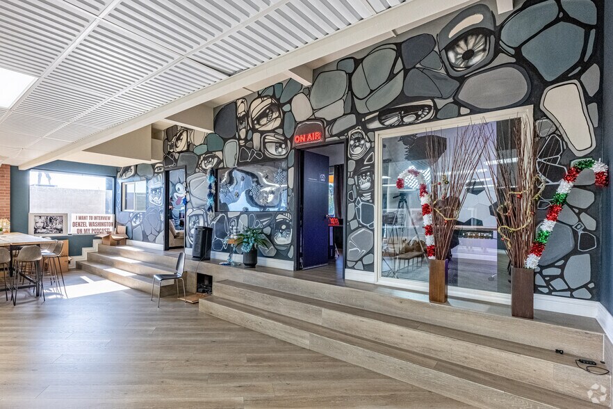 More Photos Of 6746 Valjean Ave, Van Nuys Loft Creative Space For Lease