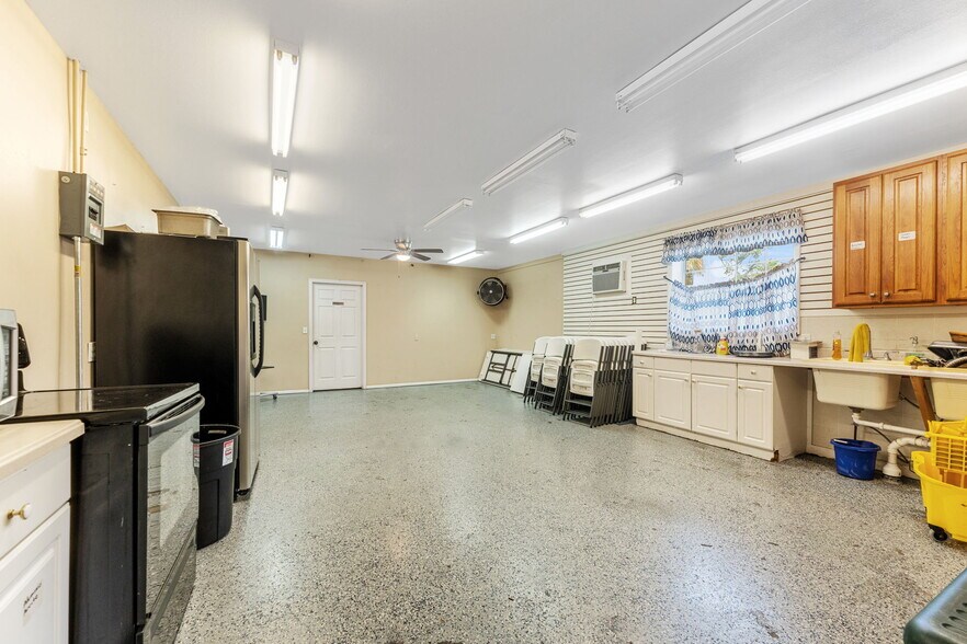 More Photos Of 2506 9th St, Bradenton Freestanding For Sale