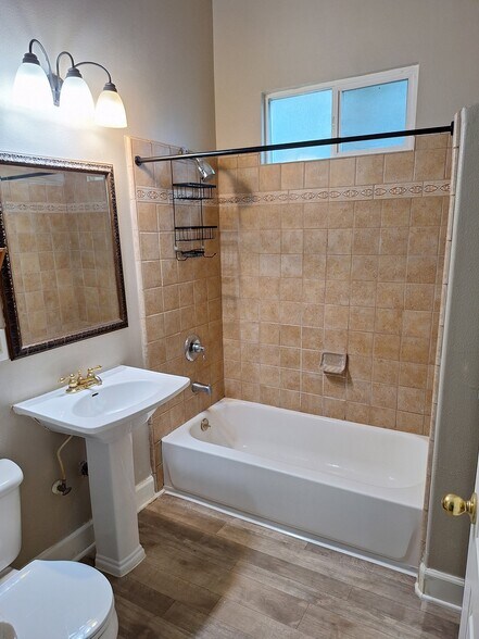 More Photos Of 1814-1820 T St, Sacramento Apartments For Sale