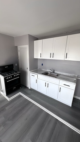 More Photos Of 28 Hill St, Waterbury Apartments For Sale