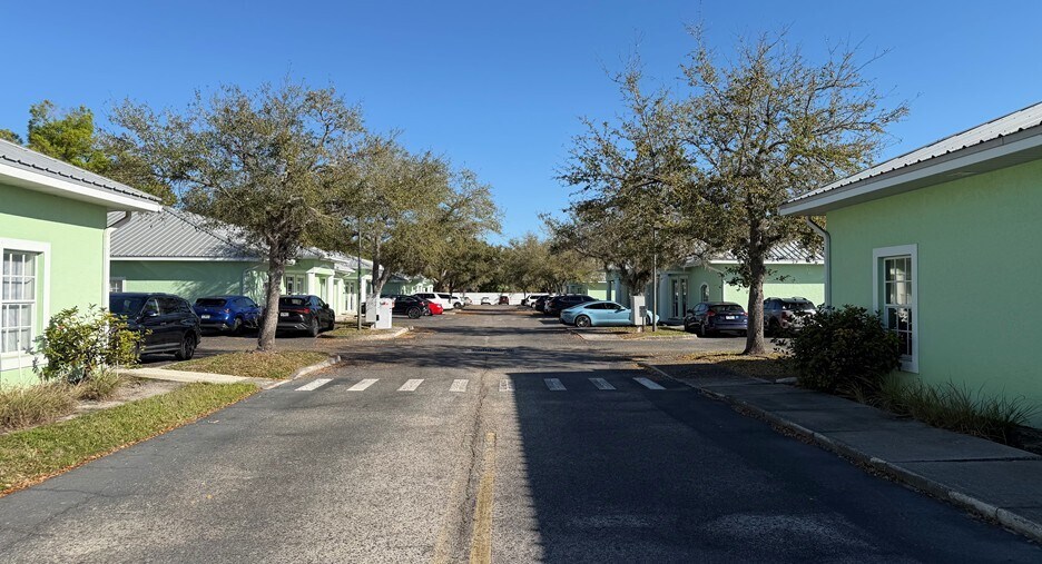 More Photos Of 3389 Magic Oak Ln, Sarasota Office For Sale