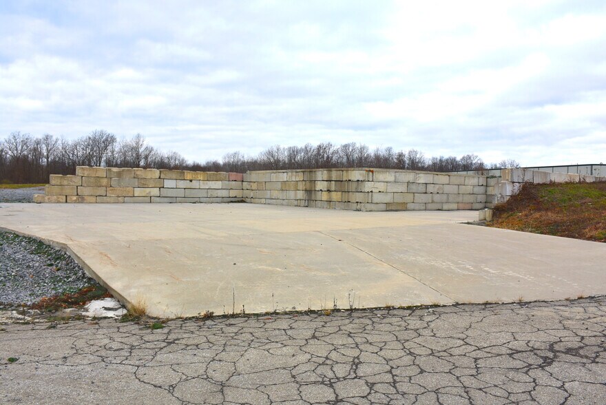 More Photos Of 105 McQuiston Dr, Jackson Center Industrial For Sale