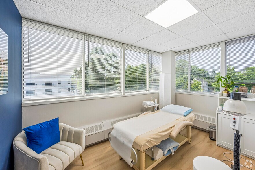 More Photos Of 265 Post Ave, Westbury Medical For Lease
