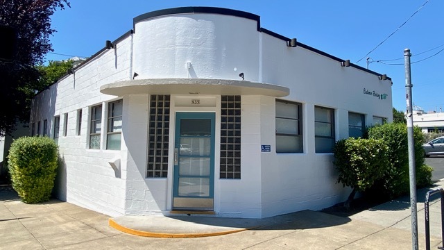 Primary Photo Of 935 NE Couch St, Portland Showroom For Lease